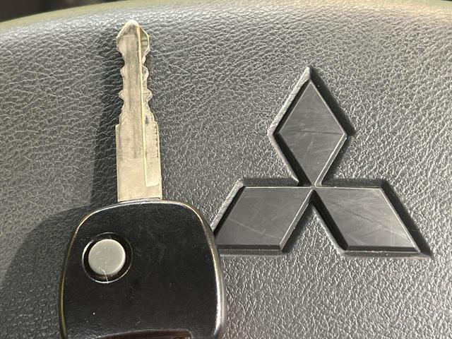 【キーレス】少し離れた場所からでもボタン一つでドアの開錠・施錠ができるのでとっても便利！ドアの鍵穴周りに傷をつけることもありません♪