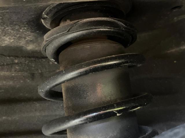 お車を安心してお乗りいただく為には、足回りの定期点検が欠かせません。サービスサポート（有償保証）では無料点検もご提供しており、安心のカーライフをお過ごしいただけるサポート体制が整っています。