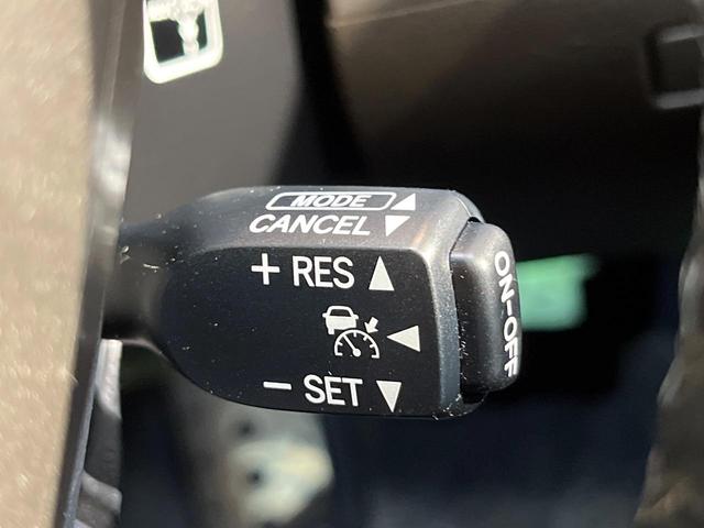 【レーダークルーズコントロール】高速道路での長距離走行が楽に！！自動で速度を保つクルーズコントロールが、衝突軽減システムと連携し、前方の車両を感知して車間を保つように速度調節してくれます！！