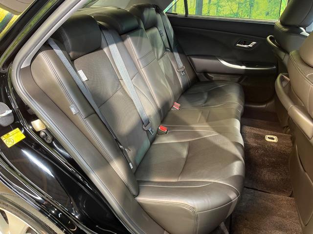 後部座席も気になるようなキズ・汚れやへたり等、大きなダメージはなく、良好な状態です。