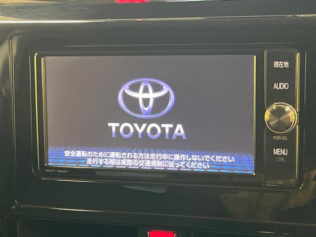 【純正ナビ】人気の純正ナビを装備。オーディオ機能も充実しており、Ｂｌｕｅｔｏｏｔｈ接続すればお持ちのスマホやＭＰ３プレイヤーの音楽を再生可能！毎日の運転がさらに楽しくなります！！