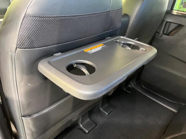 デリカミニ Ｔ　プレミアム　衝突軽減　ＳＤナビ　全周囲カメラ　マイパイロット　両側電動ドア　デジタルミラー　シートヒーター　純正革巻きステリング　ハーフレザー　ＬＥＤヘッド　純正１５ＡＷ　ドラレコ　ＥＴＣ　ステアリングヒーター（42枚目）