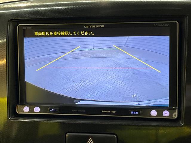 【バックカメラ】駐車時に後方がリアルタイム映像で確認できます。大型商業施設や立体駐車場での駐車時や、夜間のバック時に大活躍！運転スキルに関わらず、今や必須となった装備のひとつです！