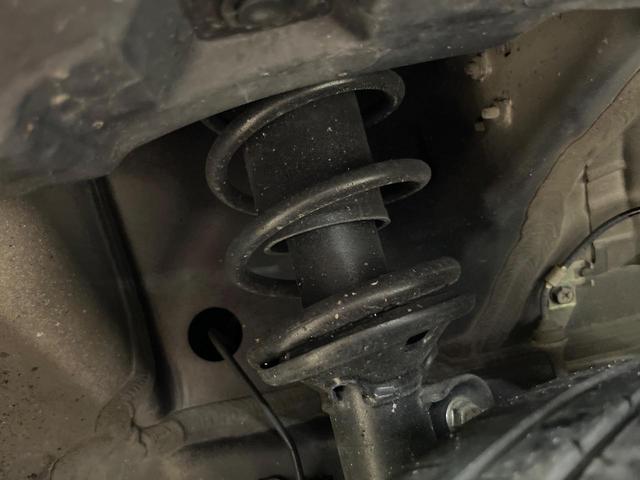 お車を安心してお乗りいただく為には、足回りの定期点検が欠かせません。サービスサポート（有償保証）では無料点検もご提供しており、安心のカーライフをお過ごしいただけるサポート体制が整っています。