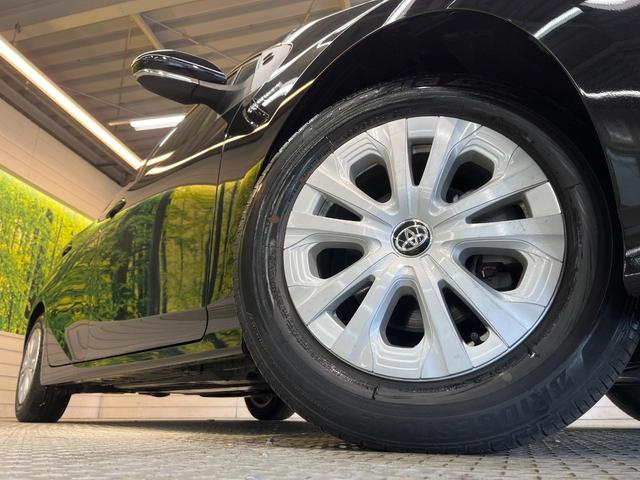 プリウス Ｓ　セーフティセンス　９型ナビ　バックカメラ　クリアランスソナー　ＬＥＤフォグ　レーダークルーズ　ＥＴＣ車載器　ＬＥＤヘッド　純正１５ＡＷ　純正革巻きステリング　ワンオーナー　禁煙車（13枚目）