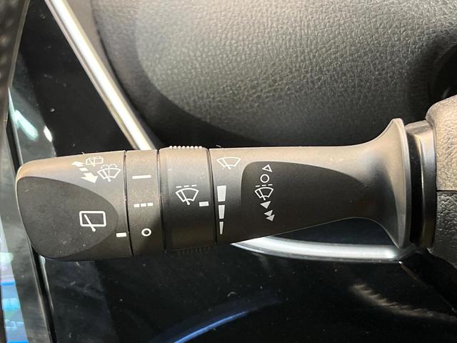 プリウス Ｓ　セーフティセンス　９型ナビ　バックカメラ　クリアランスソナー　ＬＥＤフォグ　レーダークルーズ　ＥＴＣ車載器　ＬＥＤヘッド　純正１５ＡＷ　純正革巻きステリング　ワンオーナー　禁煙車（28枚目）