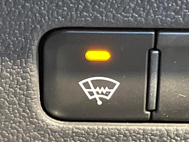 プリウス Ｓ　セーフティセンス　９型ナビ　バックカメラ　クリアランスソナー　ＬＥＤフォグ　レーダークルーズ　ＥＴＣ車載器　ＬＥＤヘッド　純正１５ＡＷ　純正革巻きステリング　ワンオーナー　禁煙車（31枚目）