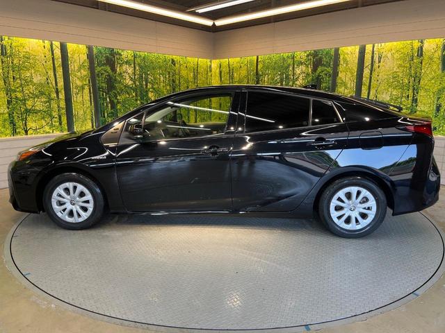 プリウス Ｓ　セーフティセンス　９型ナビ　バックカメラ　クリアランスソナー　ＬＥＤフォグ　レーダークルーズ　ＥＴＣ車載器　ＬＥＤヘッド　純正１５ＡＷ　純正革巻きステリング　ワンオーナー　禁煙車（54枚目）