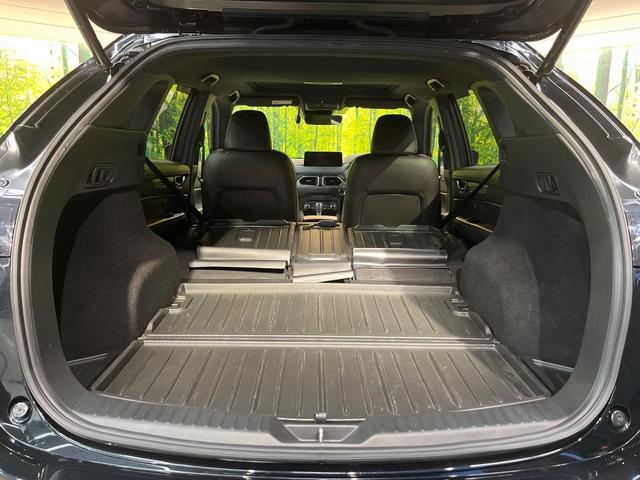 後席を格納すると、これだけの広さが！シーンに合わせたシートアレンジで、大きな荷物も積むことが出来ます♪