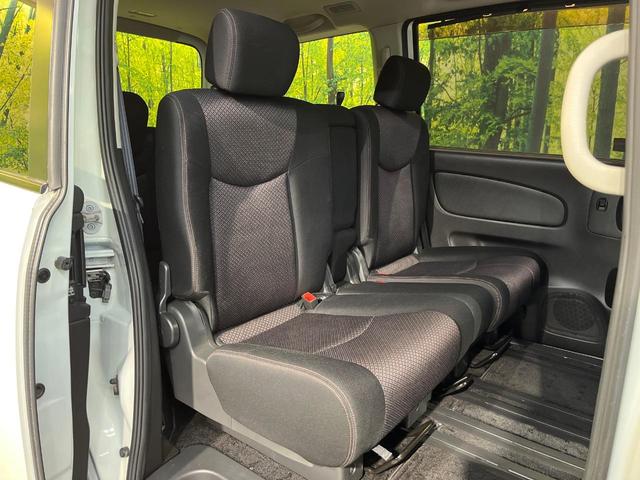 セレナ ハイウェイスター　フリップダウンモニター　純正ナビ　両側電動ドア　バックカメラ　クルーズコントロール　ＨＩＤヘッド　純正１６ＡＷ　純正革巻きステリング　リアオートエアコン　ＥＴＣ　Ｂｌｕｅｔｏｏｔｈ　ワンオーナー　禁煙（11枚目）