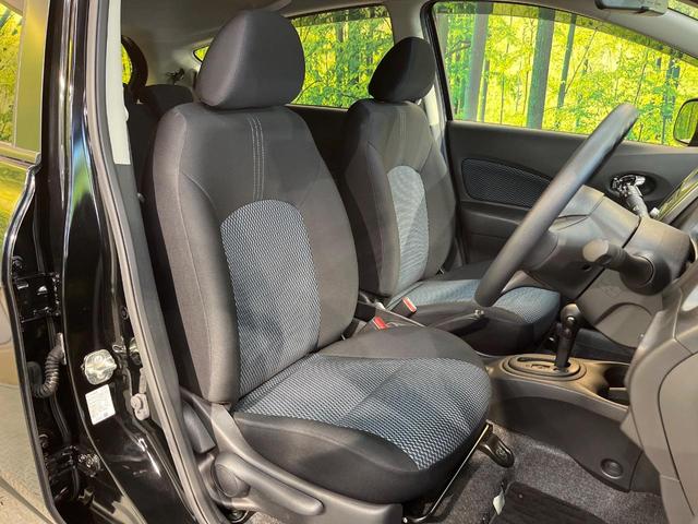 ノート Ｘ　禁煙車　スマートキー　ＥＴＣ　純正オーディオ　１４インチアルミホイール　アイドリングストップ　電動格納ミラー　ＣＤ再生　プッシュスタート　プライバシーガラス　黒内装（9枚目）