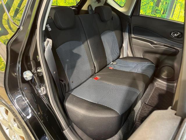 ノート Ｘ　禁煙車　スマートキー　ＥＴＣ　純正オーディオ　１４インチアルミホイール　アイドリングストップ　電動格納ミラー　ＣＤ再生　プッシュスタート　プライバシーガラス　黒内装（10枚目）