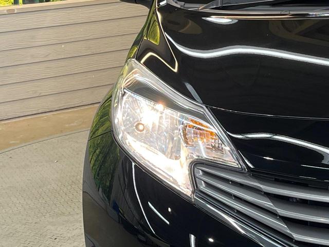 ノート Ｘ　禁煙車　スマートキー　ＥＴＣ　純正オーディオ　１４インチアルミホイール　アイドリングストップ　電動格納ミラー　ＣＤ再生　プッシュスタート　プライバシーガラス　黒内装（12枚目）