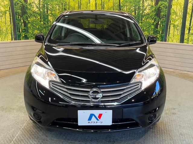 ノート Ｘ　禁煙車　スマートキー　ＥＴＣ　純正オーディオ　１４インチアルミホイール　アイドリングストップ　電動格納ミラー　ＣＤ再生　プッシュスタート　プライバシーガラス　黒内装（14枚目）