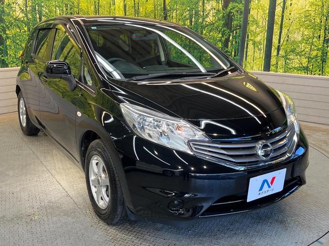 ノート Ｘ　禁煙車　スマートキー　ＥＴＣ　純正オーディオ　１４インチアルミホイール　アイドリングストップ　電動格納ミラー　ＣＤ再生　プッシュスタート　プライバシーガラス　黒内装（16枚目）