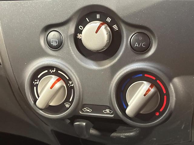 ノート Ｘ　禁煙車　スマートキー　ＥＴＣ　純正オーディオ　１４インチアルミホイール　アイドリングストップ　電動格納ミラー　ＣＤ再生　プッシュスタート　プライバシーガラス　黒内装（23枚目）