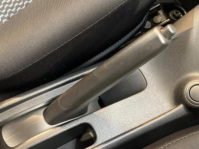 ノート Ｘ　禁煙車　スマートキー　ＥＴＣ　純正オーディオ　１４インチアルミホイール　アイドリングストップ　電動格納ミラー　ＣＤ再生　プッシュスタート　プライバシーガラス　黒内装（28枚目）