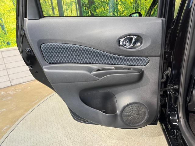 ノート Ｘ　禁煙車　スマートキー　ＥＴＣ　純正オーディオ　１４インチアルミホイール　アイドリングストップ　電動格納ミラー　ＣＤ再生　プッシュスタート　プライバシーガラス　黒内装（33枚目）