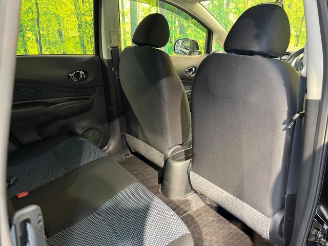 ノート Ｘ　禁煙車　スマートキー　ＥＴＣ　純正オーディオ　１４インチアルミホイール　アイドリングストップ　電動格納ミラー　ＣＤ再生　プッシュスタート　プライバシーガラス　黒内装（40枚目）