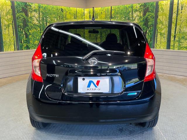ノート Ｘ　禁煙車　スマートキー　ＥＴＣ　純正オーディオ　１４インチアルミホイール　アイドリングストップ　電動格納ミラー　ＣＤ再生　プッシュスタート　プライバシーガラス　黒内装（47枚目）
