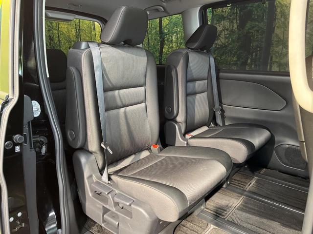 広々とした２列目シートは居住性が高く、居心地も快適！友達や家族とのお出かけにぴったりです。ベビーシートやチャイルドシート使用時も快適にお過ごしいただける十分な空間を確保しています。