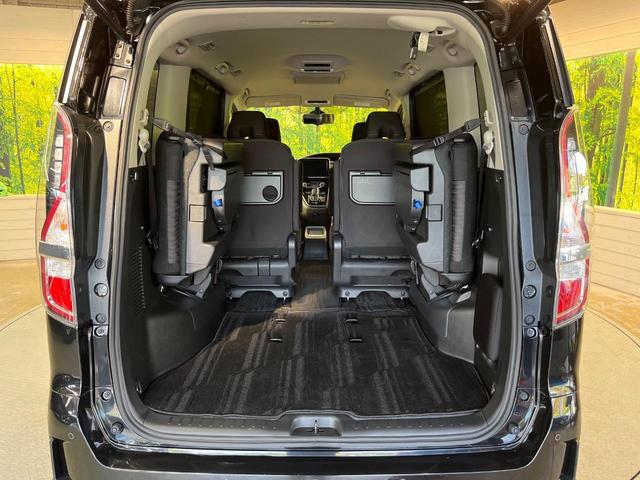 後席を格納すると、これだけの広さが！シーンに合わせたシートアレンジで、大きな荷物も積むことが出来ます♪
