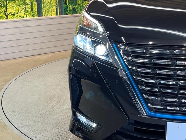 【ＬＥＤヘッドライト】悪天候や夜間走行時も良好な視界を確保し安心して運転できる高輝度ＬＥＤヘッドライトを装備！点灯速度が早く、消費電力も抑えられています。