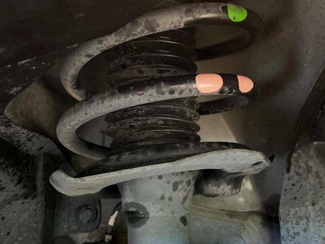 お車を安心してお乗りいただく為には、足回りの定期点検が欠かせません。サービスサポート（有償保証）では無料点検もご提供しており、安心のカーライフをお過ごしいただけるサポート体制が整っています。