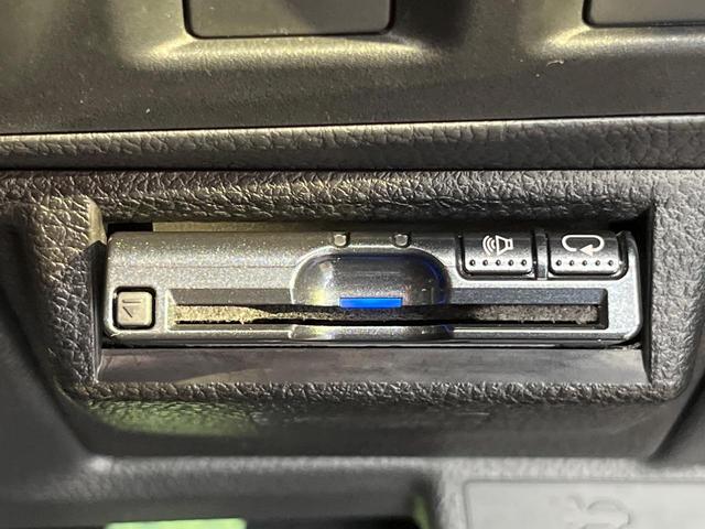 フォレスター Ｓ－リミテッド　アイサイト　Ｘ－ＭＯＤＥ　純正ナビ　バックカメラ　シートヒーター　ブラインドスポットモニター　アダプティブクルーズ　ＥＴＣ　パワーシート　ハーフレザー　ＬＥＤヘッド　純正１８ＡＷ　ワンオーナー　禁煙車（8枚目）