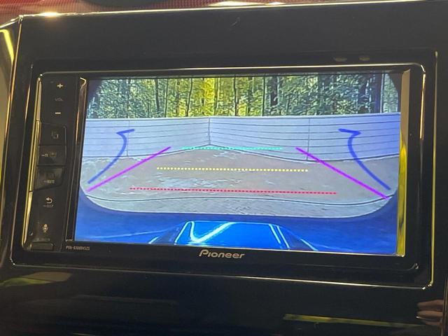 【バックカメラ】駐車時に後方がリアルタイム映像で確認できます。大型商業施設や立体駐車場での駐車時や、夜間のバック時に大活躍！運転スキルに関わらず、今や必須となった装備のひとつです！