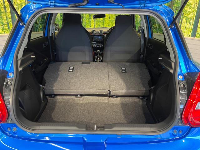 後席を格納すると、これだけの広さが！シーンに合わせたシートアレンジで、大きな荷物も積むことが出来ます♪