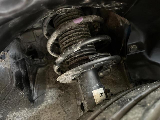 お車を安心してお乗りいただく為には、足回りの定期点検が欠かせません。サービスサポート（有償保証）では無料点検もご提供しており、安心のカーライフをお過ごしいただけるサポート体制が整っています。