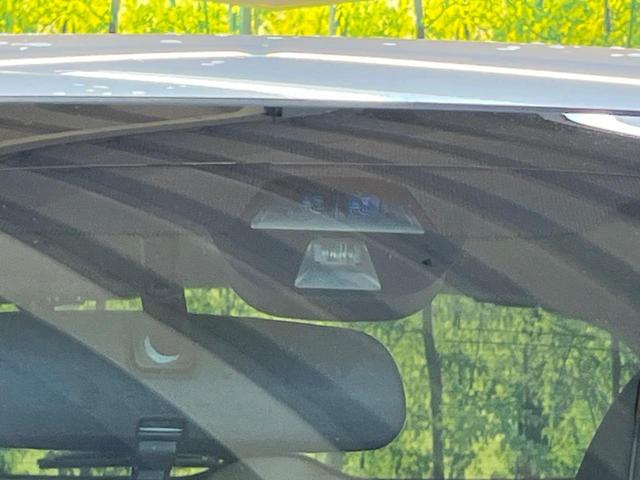 ヴェゼル ハイブリッドX 4WD 禁煙車 純正ナビ バックカメラ 衝突軽減 クルーズコントロール LEDヘッド オートライト スマートキー シートヒーター ビルトインETC 純正16AW Bluetooth フルセグTV(5枚目)