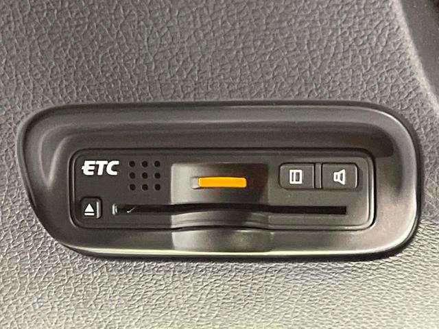 ヴェゼル ハイブリッドX 4WD 禁煙車 純正ナビ バックカメラ 衝突軽減 クルーズコントロール LEDヘッド オートライト スマートキー シートヒーター ビルトインETC 純正16AW Bluetooth フルセグTV(7枚目)