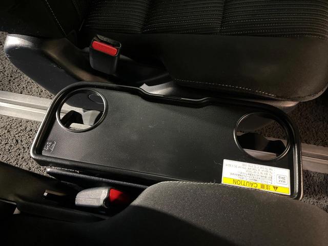 ヴォクシー ＺＳ　煌　セーフティセンス　ＢＩＧ－Ｘ９型ナビ　両側電動ドア　バックカメラ　リアオートエアコン　クルーズコントロール　ＬＥＤヘッド　純正１６ＡＷ　ＥＴＣ車載器　デュアルオートエアコン　ワンオーナー　禁煙車（41枚目）