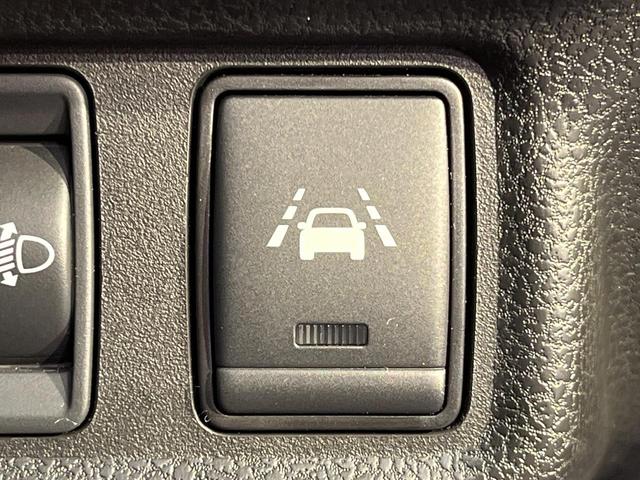 ノート Ｘ　衝突被害軽減システム　クリアランスソナー　車線逸脱警報　オーディオ　インテリジェントキー　ドラレコ　ブラックインテリア　エアコン　電動かく　ワンオーナー　禁煙車（5枚目）