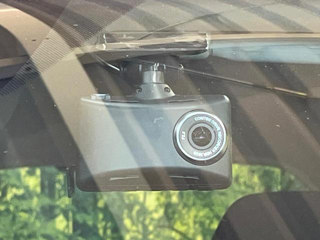 ノート Ｘ　衝突被害軽減システム　クリアランスソナー　車線逸脱警報　オーディオ　インテリジェントキー　ドラレコ　ブラックインテリア　エアコン　電動かく　ワンオーナー　禁煙車（8枚目）