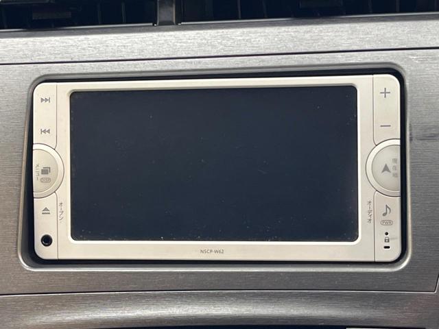 プリウス Ｓ　純正ナビ　バックカメラ　スマートキー　Ｂｌｕｅｔｏｏｔｈ　オートエアコン　合皮レザーシートカバー　ＥＴＣ車載器　ＨＩＤヘッド　１５アルミホイールワンオーナー　禁煙車（3枚目）