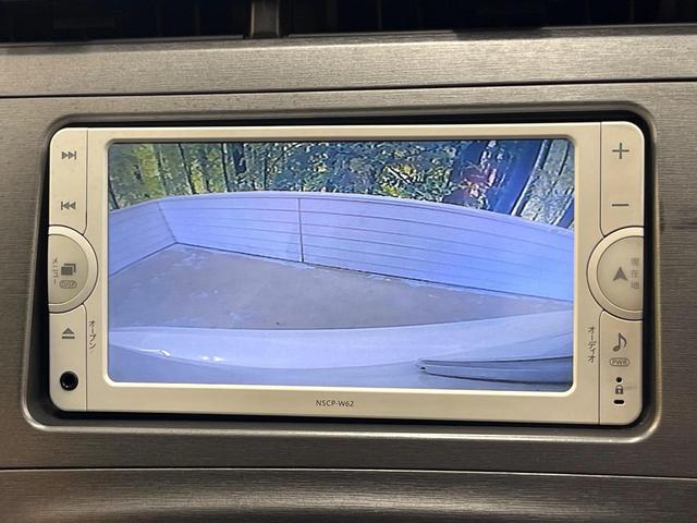 プリウス Ｓ　純正ナビ　バックカメラ　スマートキー　Ｂｌｕｅｔｏｏｔｈ　オートエアコン　合皮レザーシートカバー　ＥＴＣ車載器　ＨＩＤヘッド　１５アルミホイールワンオーナー　禁煙車（4枚目）