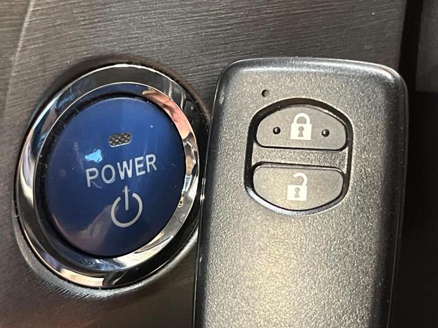 プリウス Ｓ　純正ナビ　バックカメラ　スマートキー　Ｂｌｕｅｔｏｏｔｈ　オートエアコン　合皮レザーシートカバー　ＥＴＣ車載器　ＨＩＤヘッド　１５アルミホイールワンオーナー　禁煙車（5枚目）