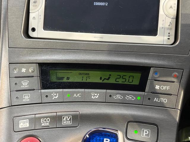 プリウス Ｓ　純正ナビ　バックカメラ　スマートキー　Ｂｌｕｅｔｏｏｔｈ　オートエアコン　合皮レザーシートカバー　ＥＴＣ車載器　ＨＩＤヘッド　１５アルミホイールワンオーナー　禁煙車（6枚目）