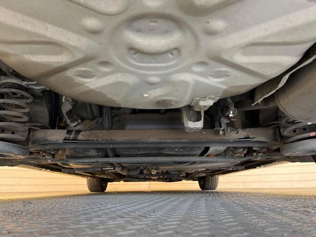 プリウス Ｓ　純正ナビ　バックカメラ　スマートキー　Ｂｌｕｅｔｏｏｔｈ　オートエアコン　合皮レザーシートカバー　ＥＴＣ車載器　ＨＩＤヘッド　１５アルミホイールワンオーナー　禁煙車（19枚目）