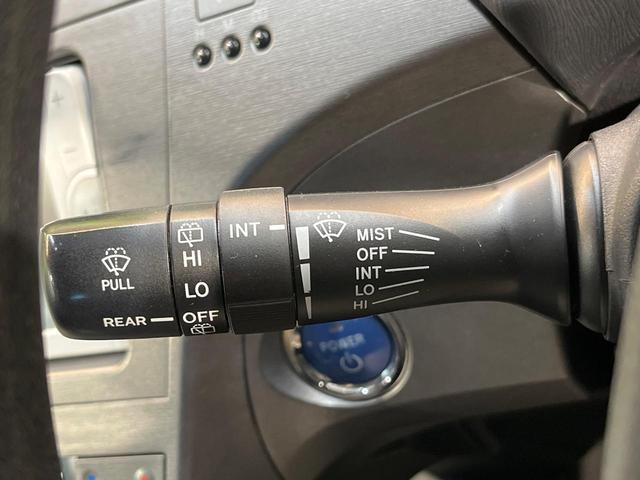 プリウス Ｓ　純正ナビ　バックカメラ　スマートキー　Ｂｌｕｅｔｏｏｔｈ　オートエアコン　合皮レザーシートカバー　ＥＴＣ車載器　ＨＩＤヘッド　１５アルミホイールワンオーナー　禁煙車（30枚目）