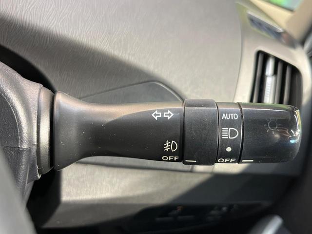 プリウス Ｓ　純正ナビ　バックカメラ　スマートキー　Ｂｌｕｅｔｏｏｔｈ　オートエアコン　合皮レザーシートカバー　ＥＴＣ車載器　ＨＩＤヘッド　１５アルミホイールワンオーナー　禁煙車（31枚目）