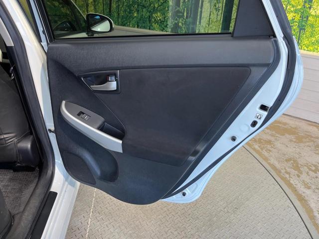 プリウス Ｓ　純正ナビ　バックカメラ　スマートキー　Ｂｌｕｅｔｏｏｔｈ　オートエアコン　合皮レザーシートカバー　ＥＴＣ車載器　ＨＩＤヘッド　１５アルミホイールワンオーナー　禁煙車（40枚目）