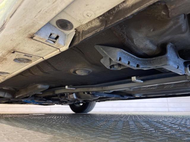 プリウス Ｓ　純正ナビ　バックカメラ　スマートキー　Ｂｌｕｅｔｏｏｔｈ　オートエアコン　合皮レザーシートカバー　ＥＴＣ車載器　ＨＩＤヘッド　１５アルミホイールワンオーナー　禁煙車（63枚目）