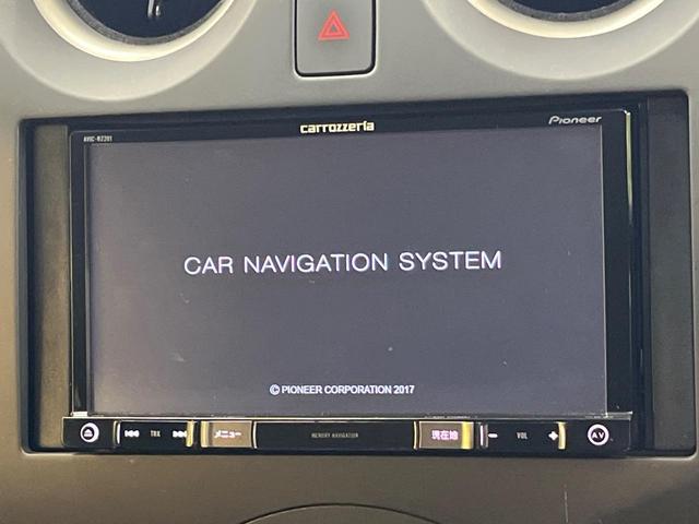 ノート Ｘ　衝突軽減ブレーキ　ＳＤナビ　ＥＴＣ車載器　ドラレコ　アイドリングストップ　インテリジェントキー　エアコン　車線逸脱警報　電動格納ミラー　プライバシーガラス　ブラックインテリア　ワンオーナー　禁煙車（3枚目）