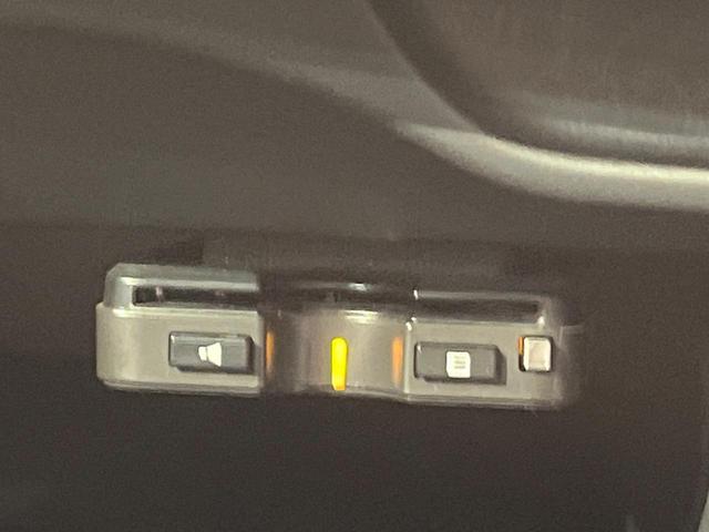 ノート Ｘ　衝突軽減ブレーキ　ＳＤナビ　ＥＴＣ車載器　ドラレコ　アイドリングストップ　インテリジェントキー　エアコン　車線逸脱警報　電動格納ミラー　プライバシーガラス　ブラックインテリア　ワンオーナー　禁煙車（5枚目）