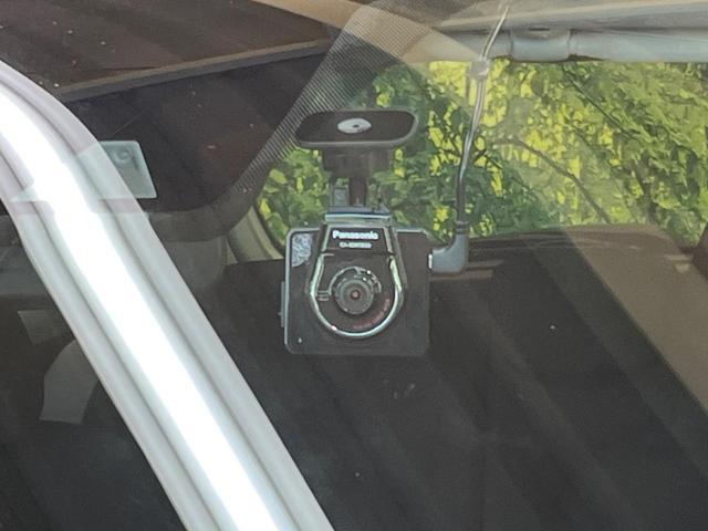 ノート Ｘ　衝突軽減ブレーキ　ＳＤナビ　ＥＴＣ車載器　ドラレコ　アイドリングストップ　インテリジェントキー　エアコン　車線逸脱警報　電動格納ミラー　プライバシーガラス　ブラックインテリア　ワンオーナー　禁煙車（6枚目）