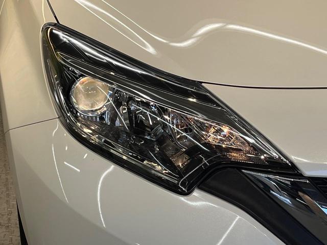 ノート Ｘ　衝突軽減ブレーキ　ＳＤナビ　ＥＴＣ車載器　ドラレコ　アイドリングストップ　インテリジェントキー　エアコン　車線逸脱警報　電動格納ミラー　プライバシーガラス　ブラックインテリア　ワンオーナー　禁煙車（12枚目）